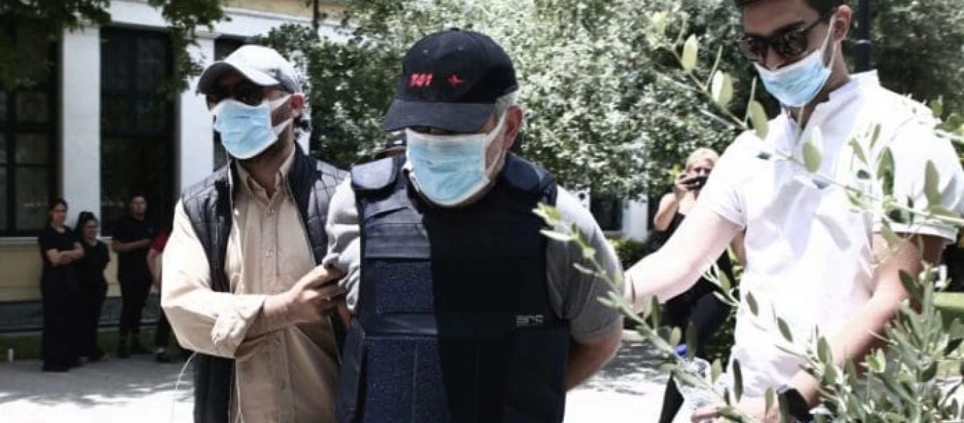 Δίκη «ψευτογιατρού» - Σύζυγος θύματος: ​​​​​​​«Όλη την ημέρα ήμουν πάνω μία κατσαρόλα να βράζω τα βότανα που μας έδινε»